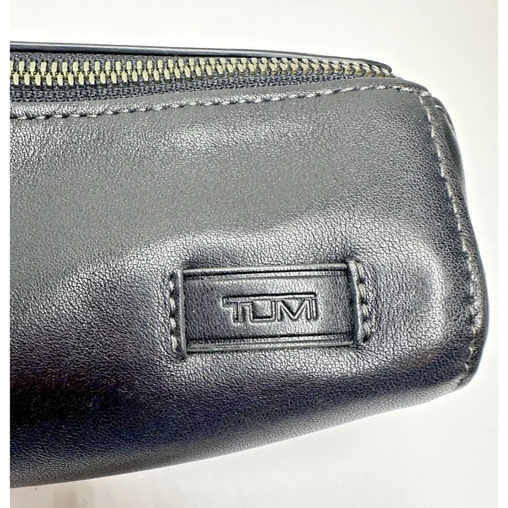 Tumi Black Leather Toiletry Kit Travel Bag Dopp Kit Round Zippered Loop Handle